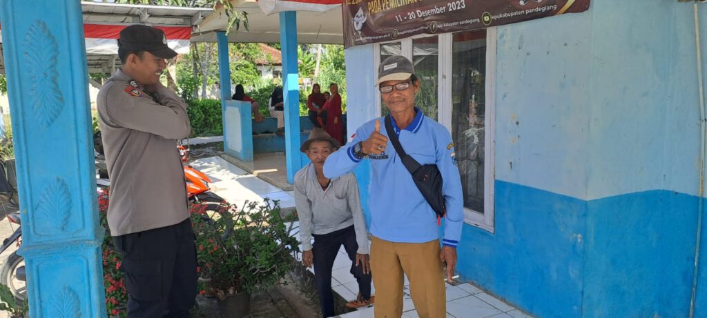 Giat Bhabinkamtibmas Polsek Cikeusik Sambangi Warga, Tingkatkan Keamanan dan Kebersamaan 4 WhatsApp Image 2024 06 21 at 13.23.01