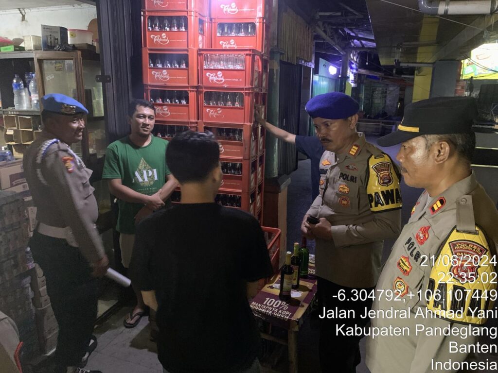 Sat Samapta Polres Pandeglang Gencarkan Patroli Operasi Penyakit Masyarakat 10 WhatsApp Image 2024 06 22 at 03.15.48