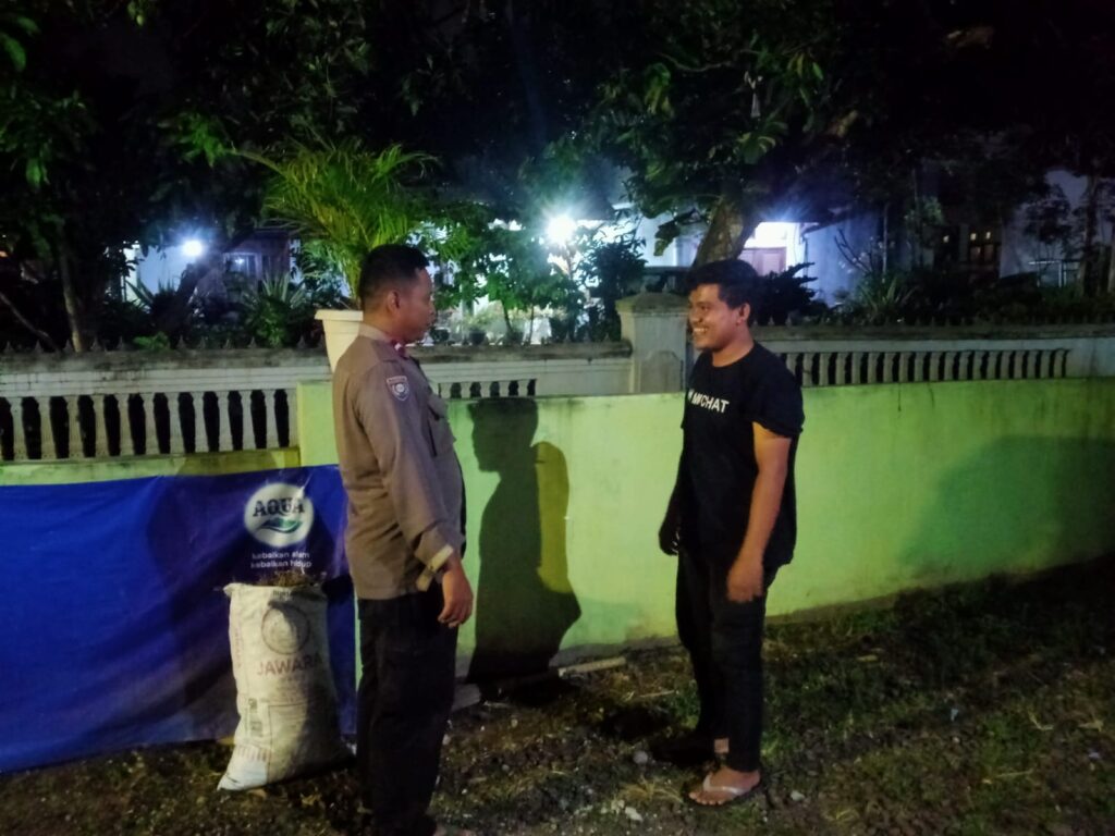 Kanit Binmas Polsek Cadasari, Aipda Dori Erikson, Sambangi Warga untuk Tingkatkan Keamanan Lingkungan 1 WhatsApp Image 2024 06 22 at 08.42.24