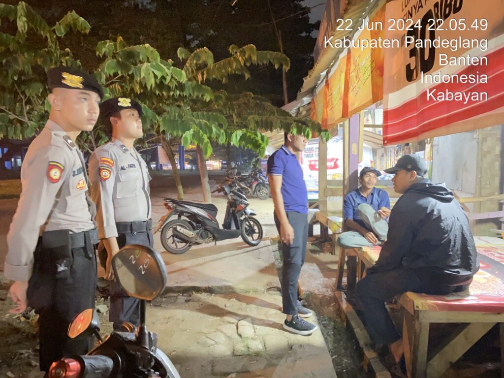 Sat Samapta Polres Pandeglang Laksanakan Patroli Malam Akhir Pekan di Terminal Kadubanen 4 WhatsApp Image 2024 06 23 at 05.17.08
