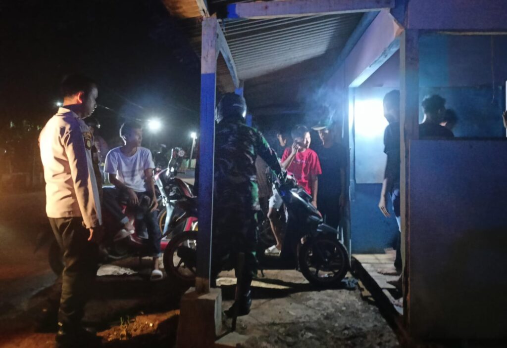 Polsek Bojong dan Koramil Berkolaborasi Gelar Patroli Malam Akhir Pekan 3 WhatsApp Image 2024 06 23 at 09.03.22