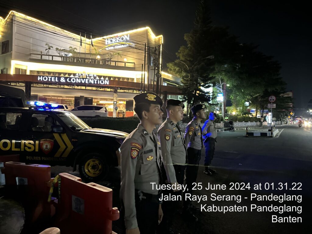 Sat Samapta Polres Pandeglang Gelar Patroli Malam untuk Mencegah Tindak C3 dan Aksi Balap Liar 9 WhatsApp Image 2024 06 25 at 06.05.55