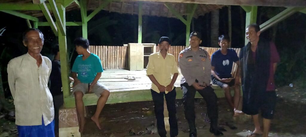 Polsek Picung Polres Pandeglang Gelar Patroli Malam Rutin untuk Jaga Kondusifitas Kamtibmas 6 WhatsApp Image 2024 06 26 at 05.38.10