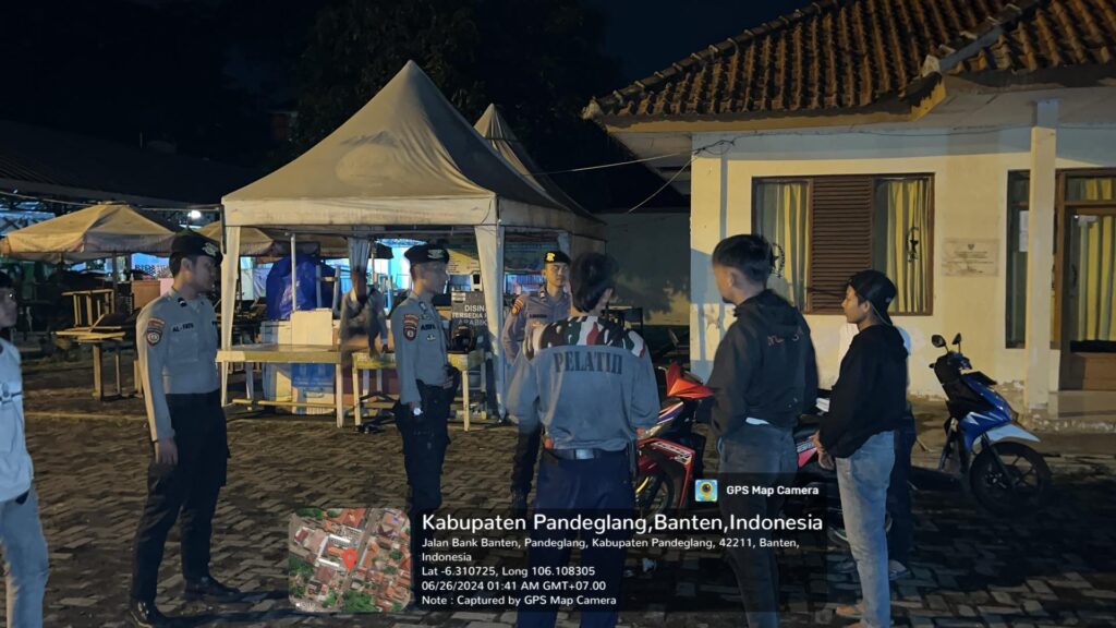 Sat Samapta Polres Pandeglang Gelar Patroli Malam di Tempat Tongkrongan Anak Muda untuk Antisipasi Gangguan Kamtibmas 8 WhatsApp Image 2024 06 26 at 06.35.38