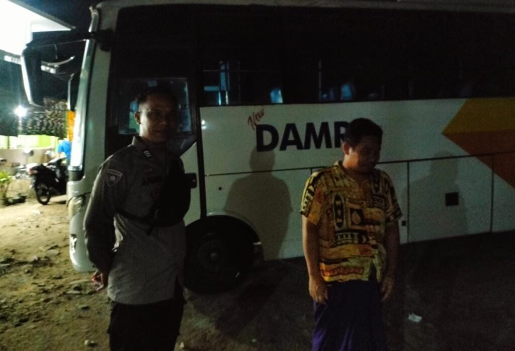 Bhabinkamtibmas Polsek Angsana Polres Pandeglang Laksanakan Patroli Dialogis di Desa Angsana 2 WhatsApp Image 2024 06 27 at 06.04.01
