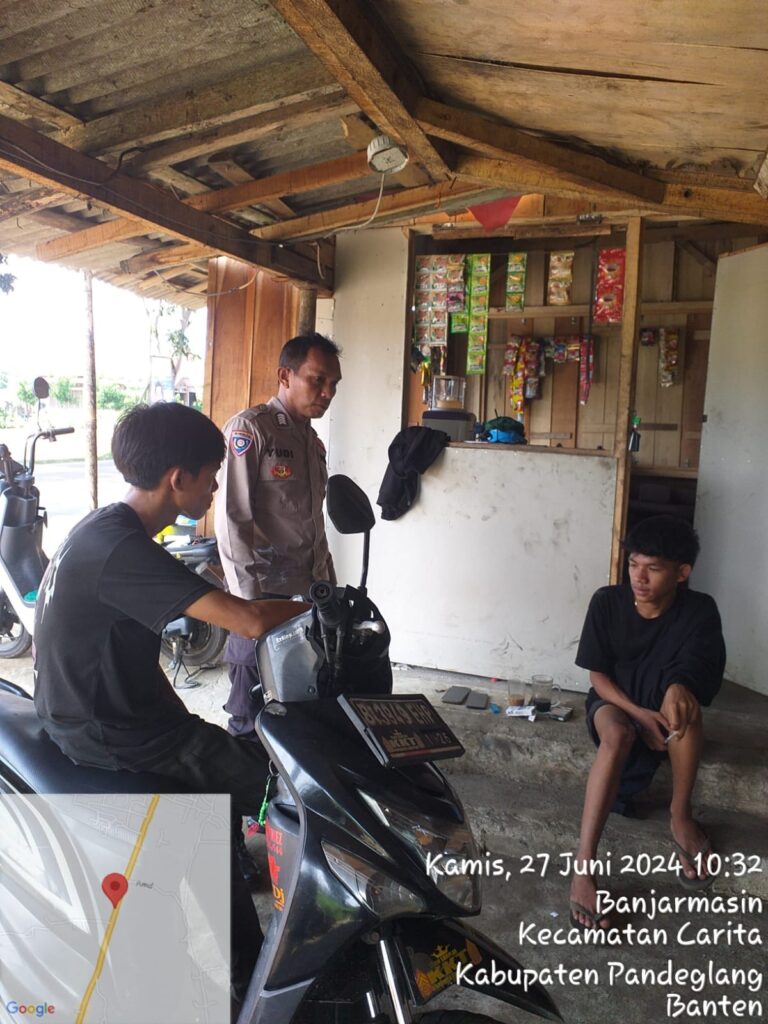 Bhabinkamtibmas Polsek Carita Bripka Yudi Himbau Pemuda Terkait Keselamatan Berkendara Motor 4 WhatsApp Image 2024 06 28 at 06.05.22