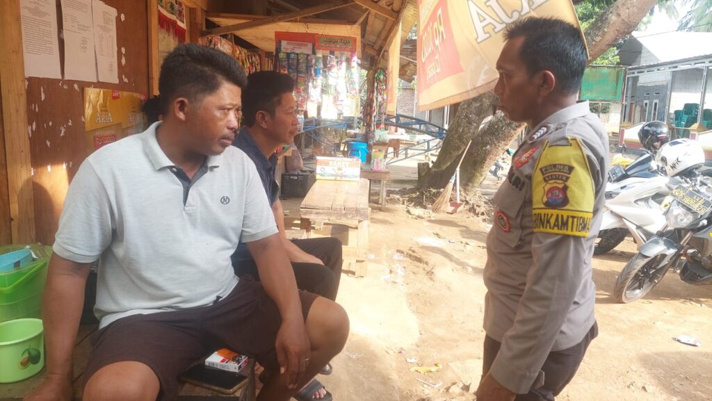 Bhabinkamtibmas Polsek Carita Bripka Yudi Melaksanakan Patroli Sambang ke Desa Banjarmasin 5 WhatsApp Image 2024 06 28 at 06.07.19