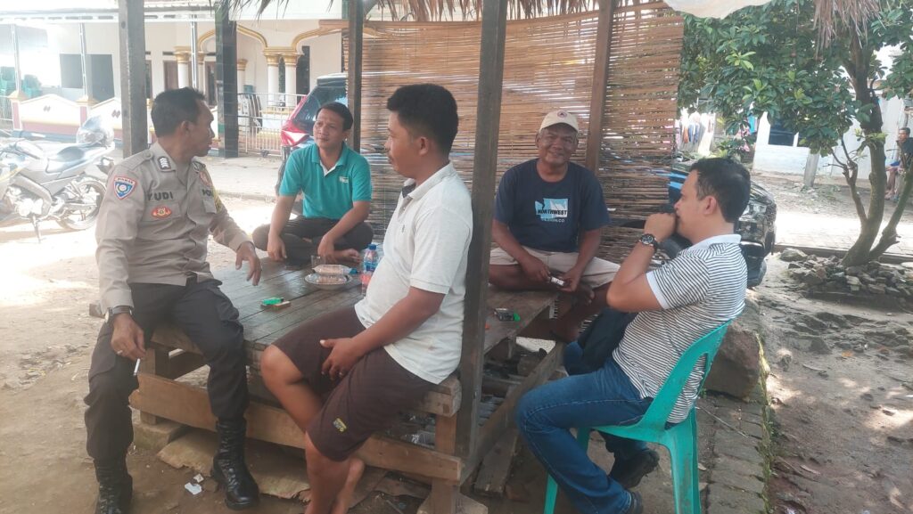 Personil Polsek Carita Melaksanakan Patroli KRYD Siang Hari untuk Antisipasi Gangguan Kamtibmas 7 WhatsApp Image 2024 06 28 at 06.12.04