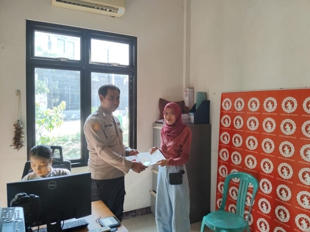 Berikan Pelayanan Prima Polsek Cadasari Layani Pembuatan SKCK 3 WhatsApp Image 2024 06 28 at 08.22.53