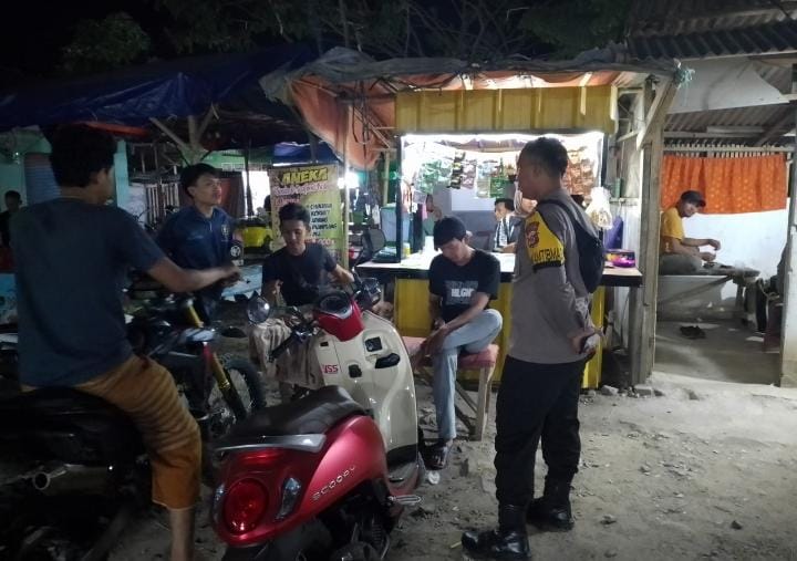 Bhabinkamtibmas Polsek Angsana Polres Pandeglang Sampaikan Pesan kepada Sekumpulan Pemuda 9 WhatsApp Image 2024 06 28 at 21.41.23
