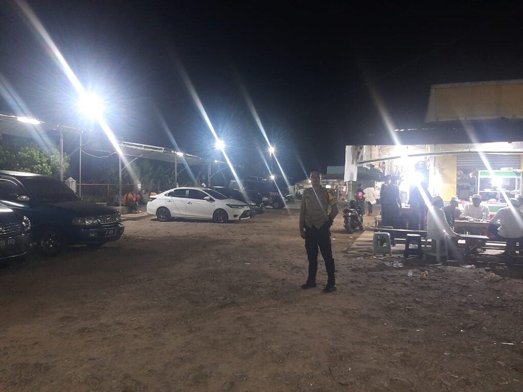 Polsek Cadasari Laksanakan Patroli di Lingkungan Warga untuk Tingkatkan Keamanan 9 IMG 20240712 WA0012