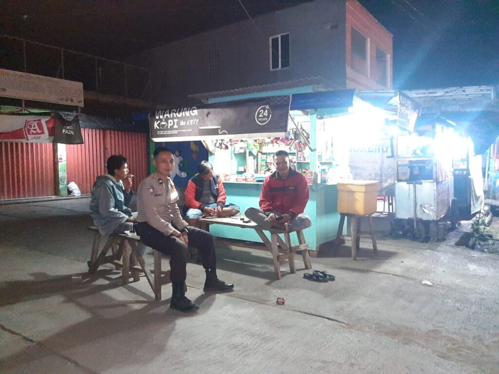 Bhabinkamtibmas Polsek Cadasari Gelar Patroli Malam di Desa Binaan 6 IMG 20240712 WA0015