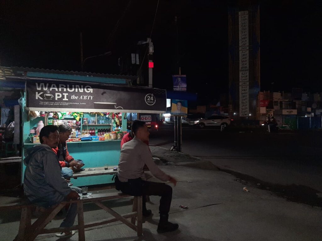 Polsek Cadasari Gelar Patroli Malam untuk Tingkatkan Keamanan Masyarakat 5 IMG 20240712 WA0016