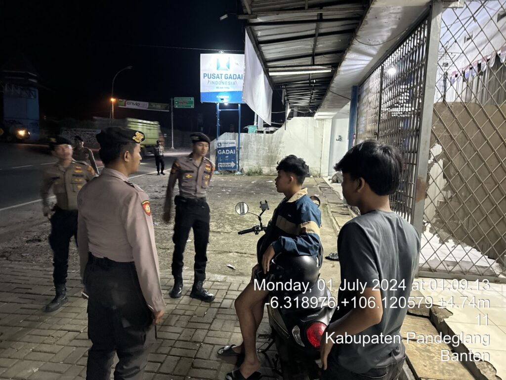 Sat Samapta Polres Pandeglang Sambangi Remaja yang Sedang Nongkrong Saat Patroli Mobile 1 WhatsApp Image 2024 07 01 at 05.38.56