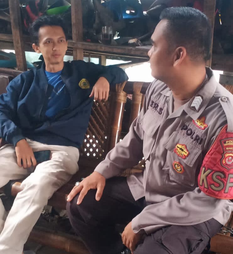 Polsek Menes Gelar Patroli Dialogis dan Sambangi Tokoh Pemuda di Kp. Kadubangkong 4 WhatsApp Image 2024 07 02 at 18.25.08