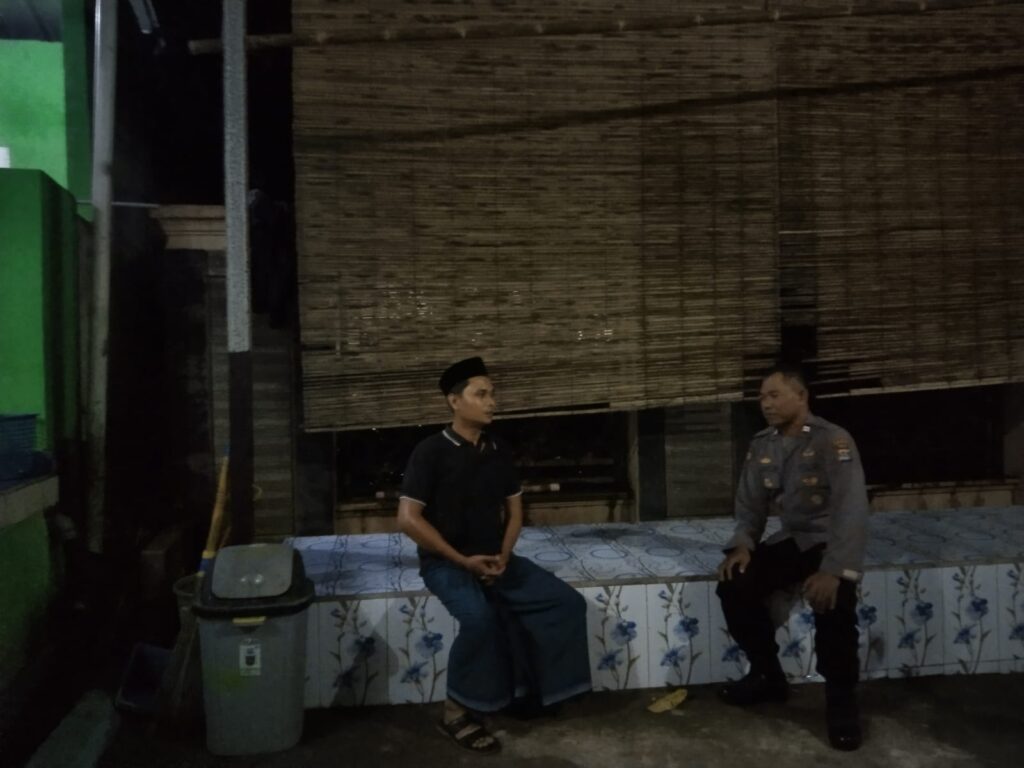 Polsek Cadasari Tingkatkan Keamanan Melalui Patroli Malam 10 WhatsApp Image 2024 07 07 at 09.50.30