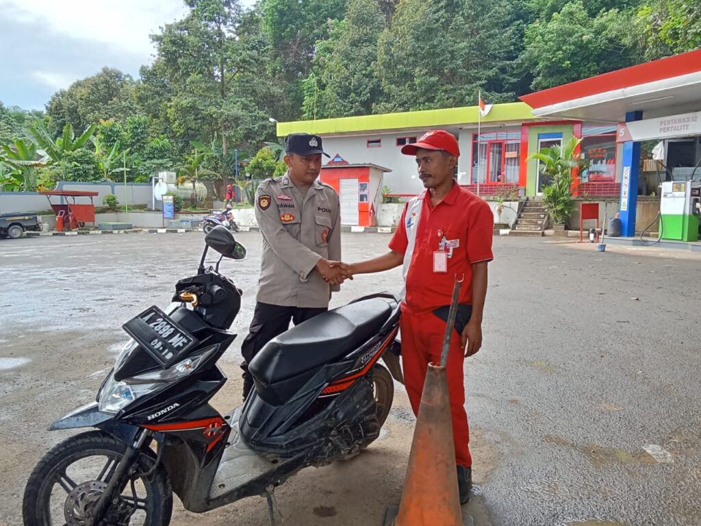 Polsek Picung Gencar Melaksanakan Kegiatan Patroli Demi Menjaga Kamtibmas 5 WhatsApp Image 2024 07 07 at 16.53.39