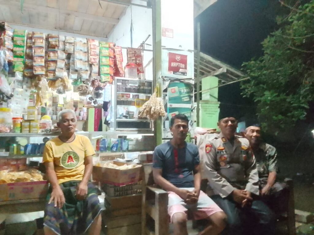 Polsek Menes Sambangi Tokoh Masyarakat H. Jaka di Kampung Cimustika Desa Purwaraja 2 WhatsApp Image 2024 07 07 at 19.04.33
