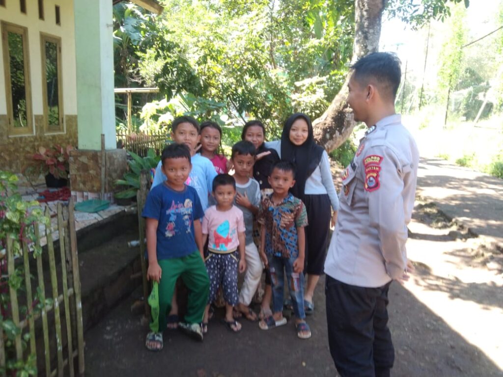 Door To Door System Polsek Cikedal: Berikan Edukasi Kepada Warga Binaan 3 WhatsApp Image 2024 07 09 at 19.31.45