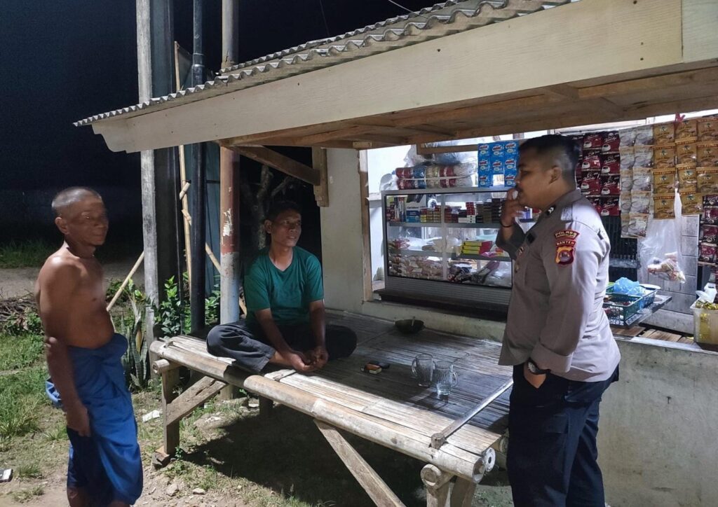 Bhabinkamtibmas Polsek Angsana Polres Pandeglang Briptu Agung Sambangi Masyarakat Desa Angsana 8 WhatsApp Image 2024 07 09 at 21.41.41