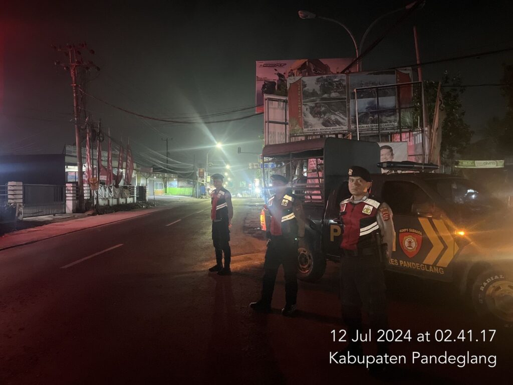 Sat Samapta Polres Pandeglang Gelar Strong Point Malam Hari dan Antisipasi Aksi Balap Liar 10 WhatsApp Image 2024 07 12 at 07.20.33