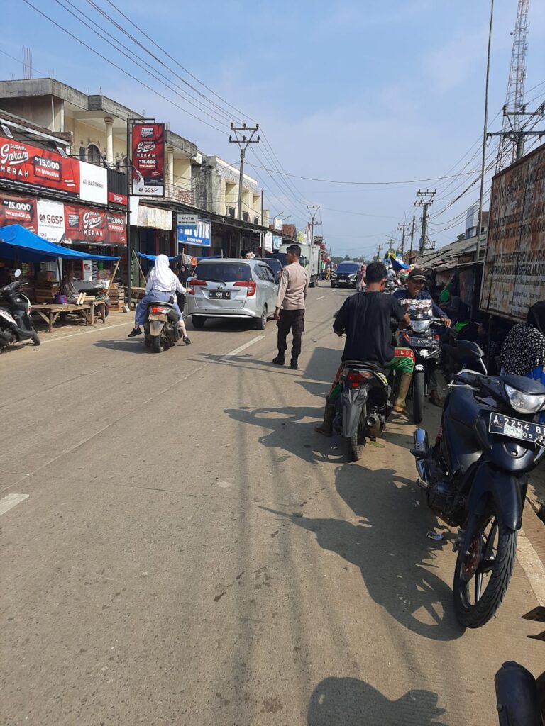 Polsek Bojong Polres Pandeglang Gelar Kegiatan Strong Point di Jalan Raya Saketi - Malingping 8 WhatsApp Image 2024 07 12 at 08.42.19
