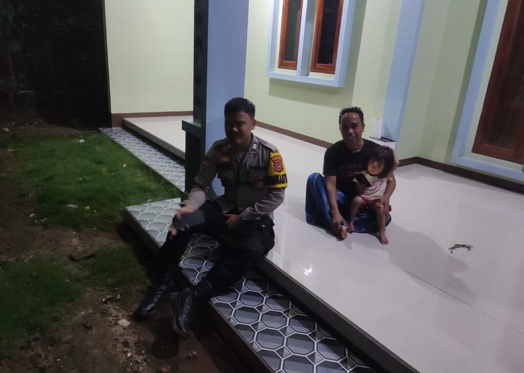 Sambangi Masyarakat Desa Padaherang, Bhabinkamtibmas Polsek Angsana Polres Pandeglang Sampaikan Pentingnya Menjaga Kamtibmas 4 WhatsApp Image 2024 07 12 at 21.11.23