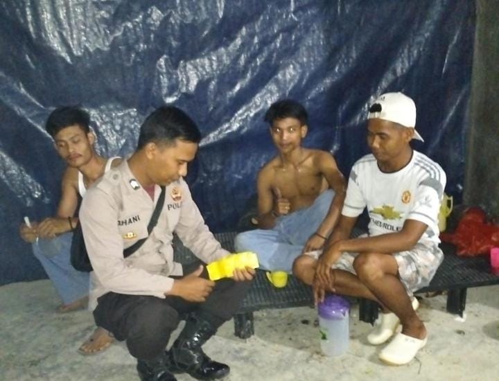 Brigadir Jumhani, Bhabinkamtibmas Polsek Angsana Polres Pandeglang Laksanakan Patroli Dialogis di Desa Sumurlaban 6 WhatsApp Image 2024 07 12 at 21.11.40