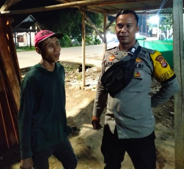 Bhabinkamtibmas Polsek Angsana Polres Pandeglang Laksanakan Patroli Dialogis di Desa Angsana 8 WhatsApp Image 2024 07 13 at 19.36.09