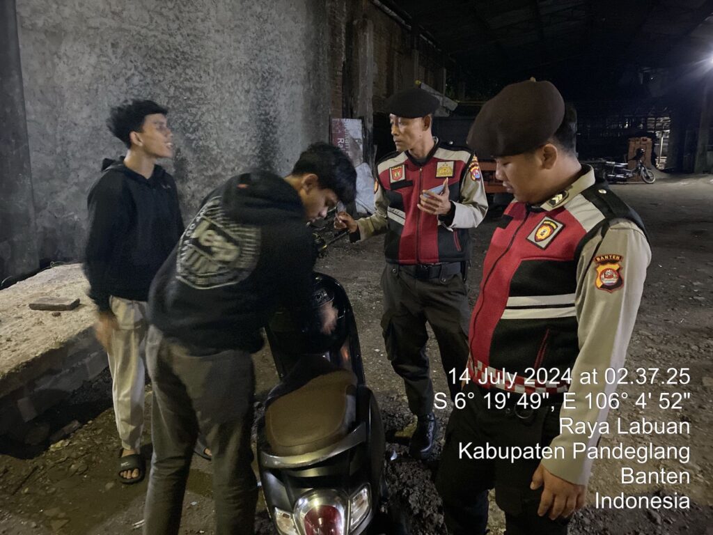 Sat Samapta Polres Pandeglang Sambangi Remaja Saat Patroli Malam dan Berikan Edukasi Agar Terhindar dari Tindak Kejahatan 3 WhatsApp Image 2024 07 14 at 06.29.08