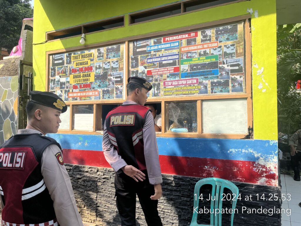 Sat Samapta Polres Pandeglang Gelar Patroli di Lokasi Wisata, Berikan Himbauan Terkait Harga Tiket 7 WhatsApp Image 2024 07 14 at 17.21.02