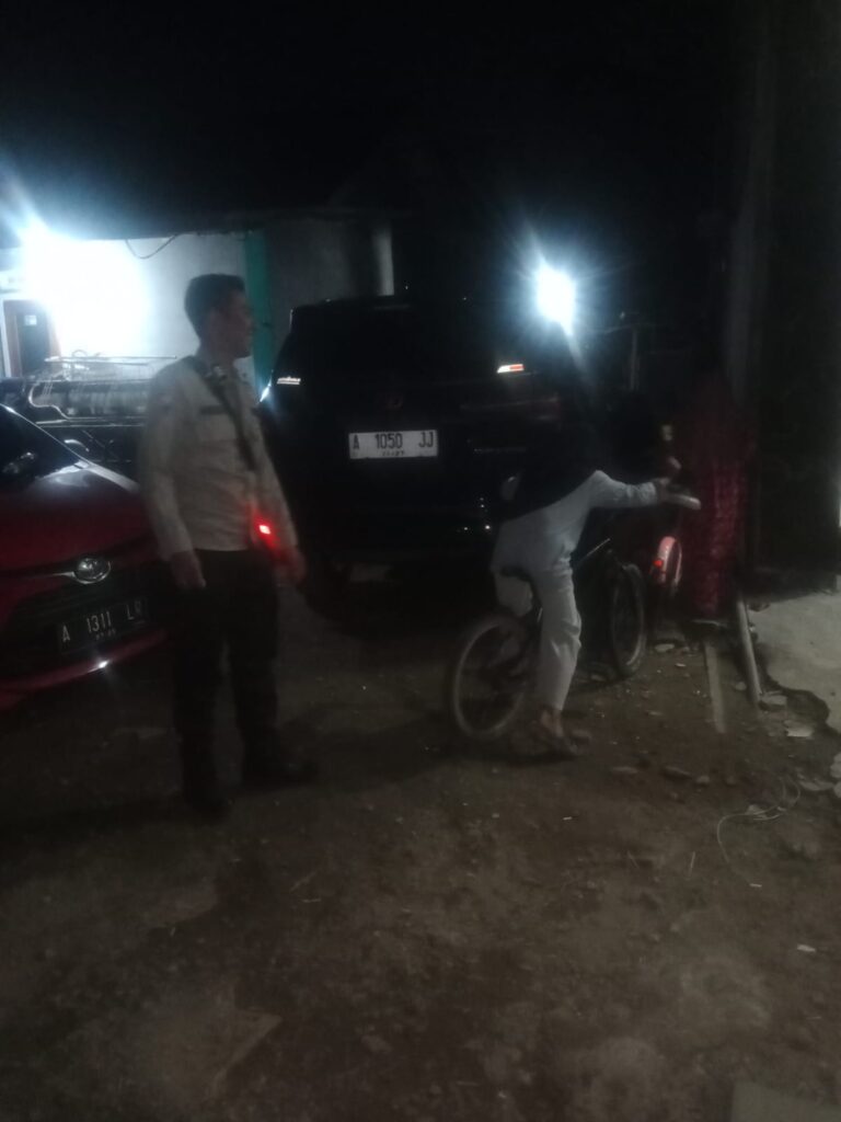 Cegah Gangguan Kamtibmas pada Malam Hari Polsek Panimbang Tingkatkan Patroli 1 WhatsApp Image 2024 07 15 at 00.12.18