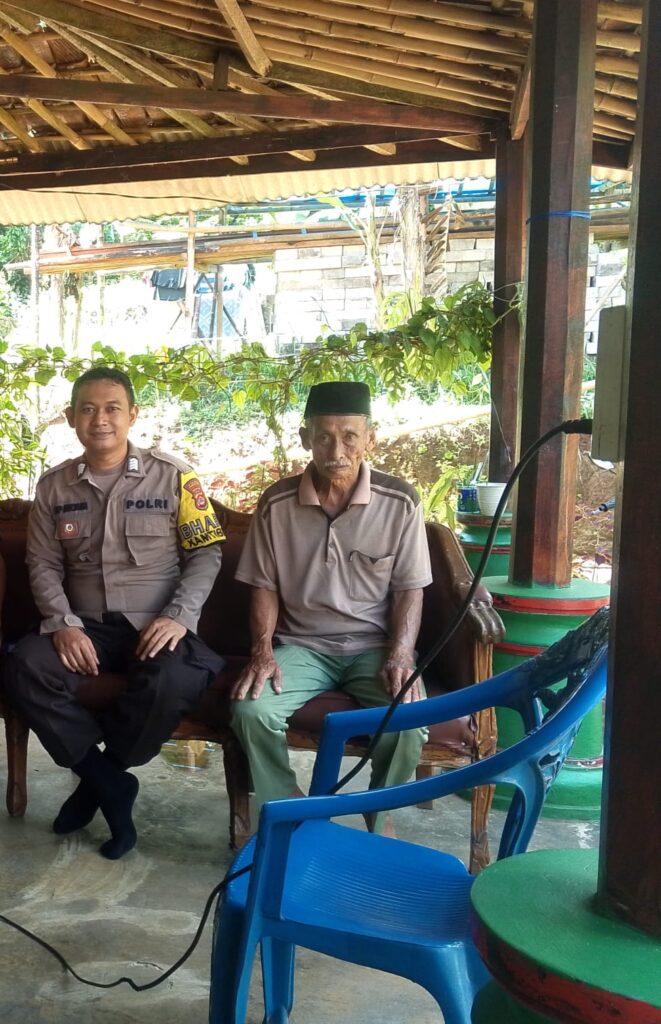 Polsek Cikedal Sambangi RT/RW dan Tokoh di Kecamatan Cikedal 6 WhatsApp Image 2024 07 15 at 00.25.10