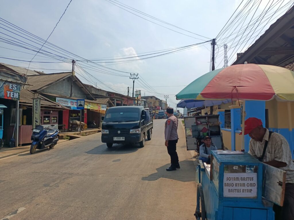 Polsek Bojong Polres Pandeglang Gelar Strong Point Sore Rutin di Jalan Raya Saketi - Malingping 8 WhatsApp Image 2024 07 17 at 16.11.09