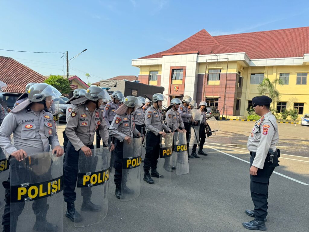 Sat Samapta Polres Pandeglang Asah Kemampuan Dalmas di Halaman Polres Pandeglang 7 WhatsApp Image 2024 07 17 at 16.51.31