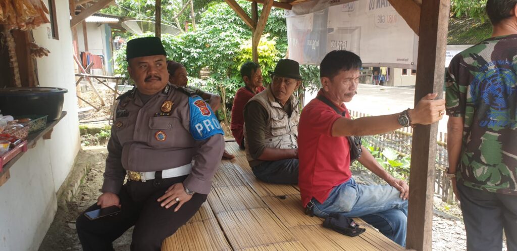 Polsek Picung Gelar Patroli Dialogis Antisipasi Gangguan Kamtibmas 6 WhatsApp Image 2024 07 20 at 00.27.21