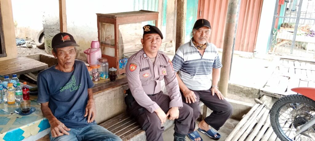 Wujud Kedekatan Polri Dengan Masyarakat, Polsek Picung Tingkatkan Patroli Warga Masyarakat 3 WhatsApp Image 2024 07 20 at 21.01.54