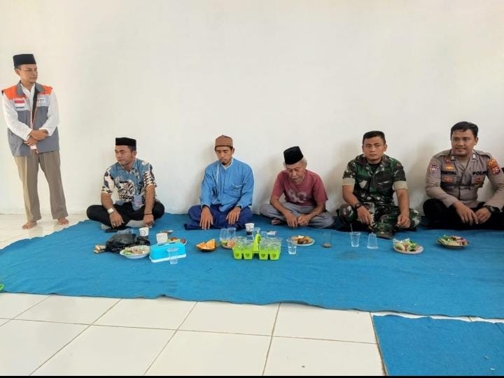 Bhabinkamtibmas Polsek Angsana Polres Pandeglang Hadiri Pengajian di Desa Angsana 2 WhatsApp Image 2024 07 21 at 19.22.14