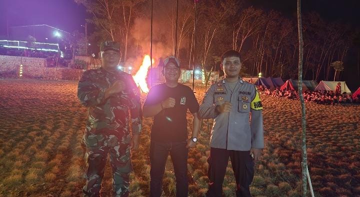 Bhabinkamtibmas Polsek Angsana Polres Pandeglang Kunjungi Perkemahan Pramuka MTSN 7 Pandeglang 8 WhatsApp Image 2024 07 21 at 19.23.32