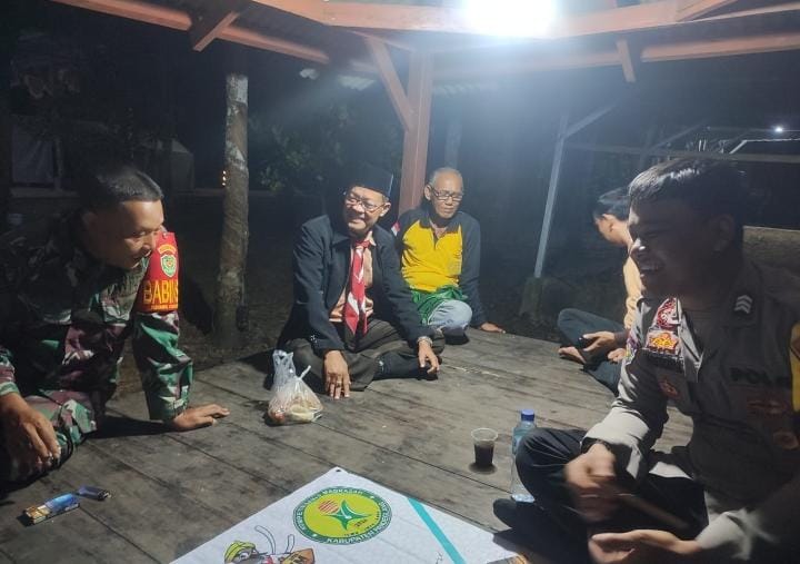 Bhabinkamtibmas Polsek Angsana Polres Pandeglang Sambangi Guru MTSN 7 Pandeglang di Perkemahan Pramuka 9 WhatsApp Image 2024 07 21 at 19.23.44