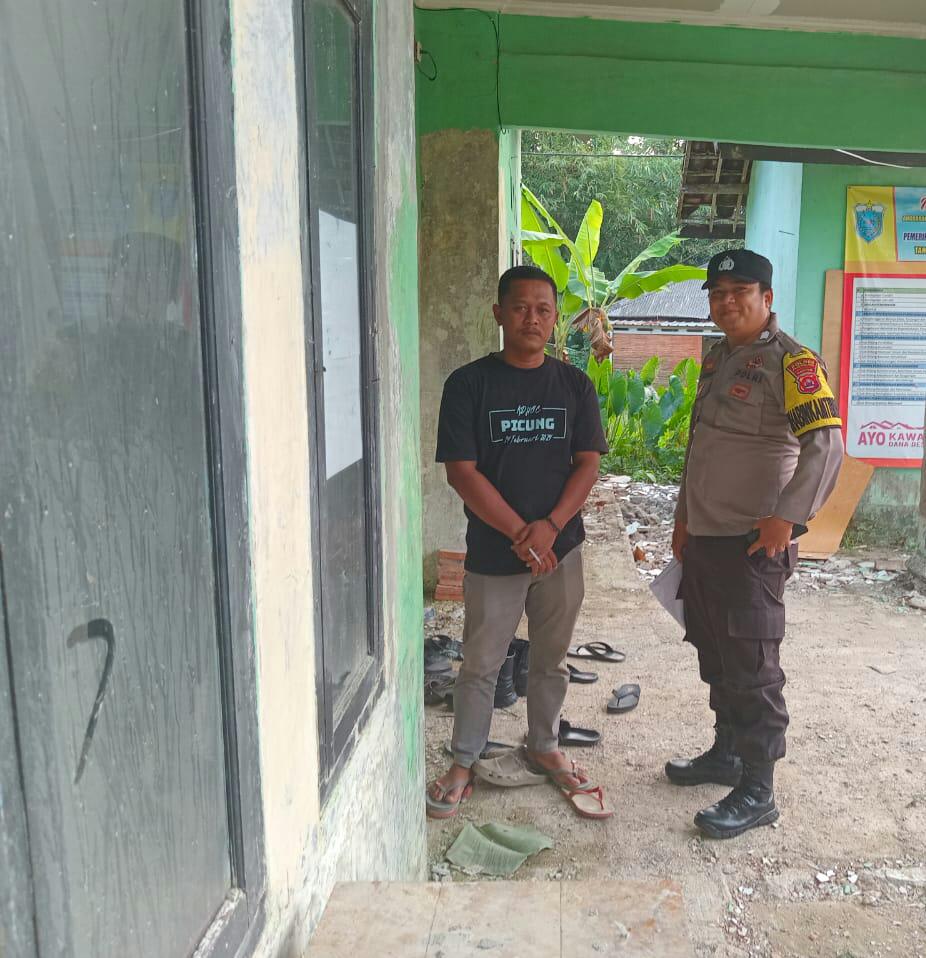 Polsek Picung Gelar Sambang Door to Door di Desa Ciherang, Bripka Dede Supriyadi Ingatkan Masyarakat Jaga Kamtibmas 4 WhatsApp Image 2024 07 22 at 22.51.26