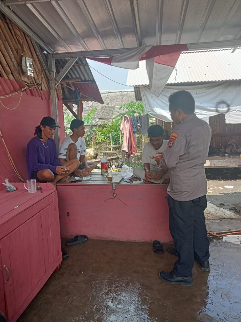Himbauan Kamtibmas oleh Personil Polsek Carita 10 WhatsApp Image 2024 07 23 at 05.50.55