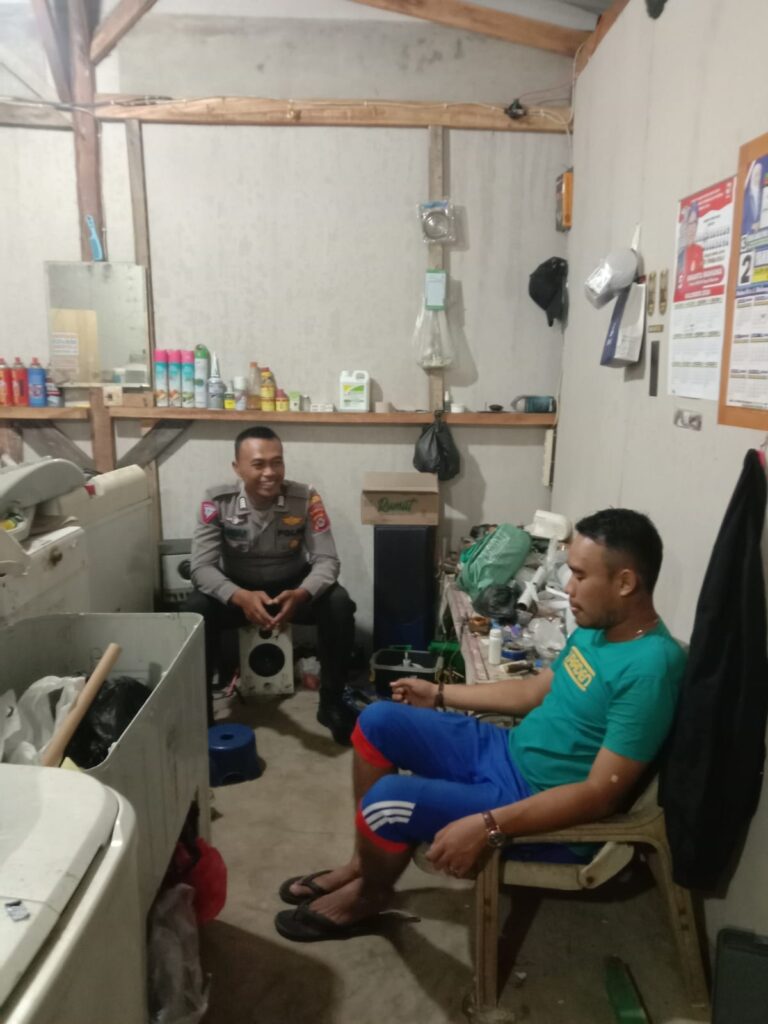 Patroli Malam oleh Bripka Yundar dari Polsek Carita Sambangi Warga Binaan 1 WhatsApp Image 2024 07 27 at 05.45.21