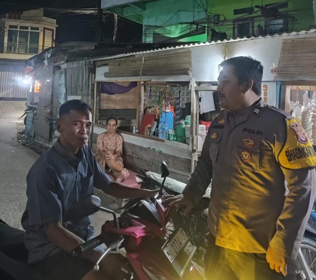 Bhabinkamtibmas Polsek Angsana Polres Pandeglang Laksanakan Patroli Dialogis di Desa Angsana 1 WhatsApp Image 2024 07 27 at 19.47.15