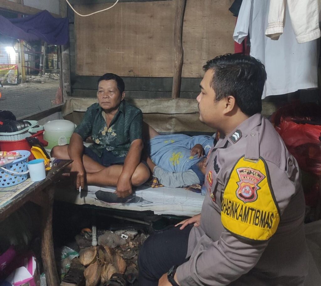 Sambangi Masyarakat Desa Angsana, Bhabinkamtibmas Polsek Angsana Sampaikan Pesan Kamtibmas 2 WhatsApp Image 2024 07 27 at 19.47.42