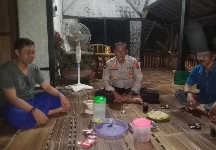Kapolsek Angsana AKP Eman Rahman Kunjungi Rumah Kepala Desa Kramatmanik, Ajak Bersinergi Jaga Kamtibmas 3 WhatsApp Image 2024 07 27 at 19.48.00