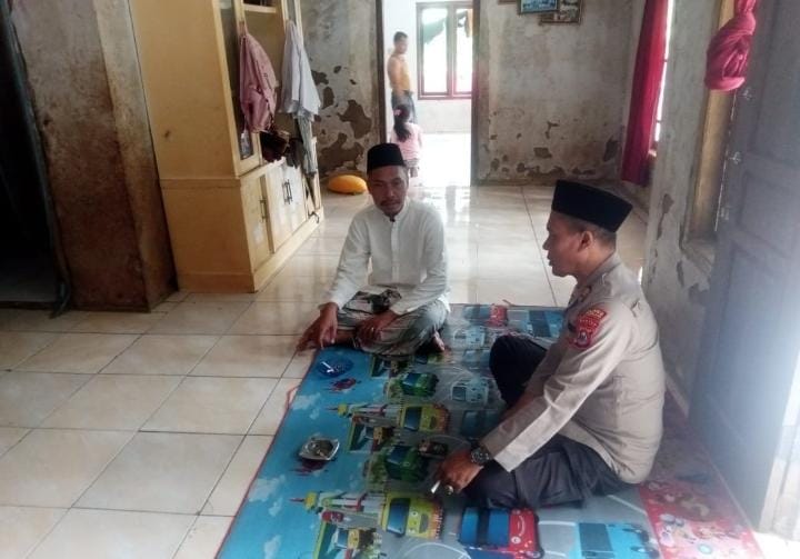 Kapolsek Angsana Polres Pandeglang Kunjungi Tokoh Masyarakat Desa Padamulya 4 WhatsApp Image 2024 07 27 at 19.48.09