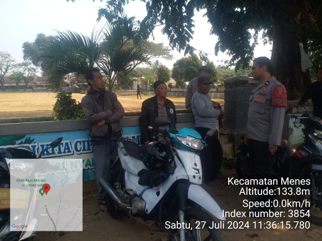 Polsek Menes Berikan Penyuluhan Lalulintas Kepada Ojeg Alun Alun, Pahami Berlalulintas Yang Baik 7 WhatsApp Image 2024 07 27 at 21.46.45