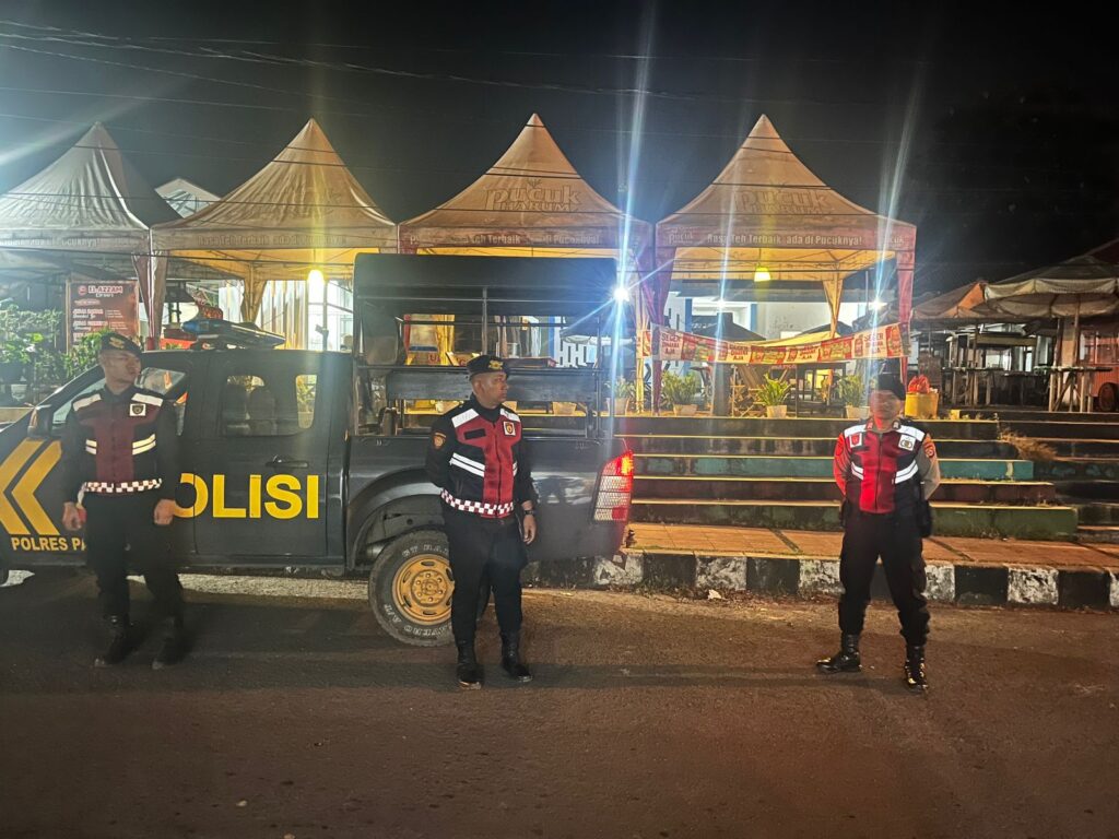 Sat Samapta Polres Pandeglang Gelar Patroli Dialogis di Gedung Juang 45 untuk Ciptakan Kondusifitas Wilayah 6 WhatsApp Image 2024 07 30 at 05.33.05 1