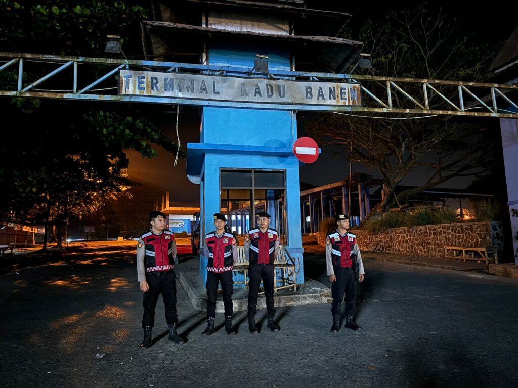 Sat Samapta Polres Pandeglang Laksanakan Patroli Dialogis di Terminal Kadubanen untuk Antisipasi Aksi Premanisme 2 WhatsApp Image 2024 07 31 at 04.12.29 1